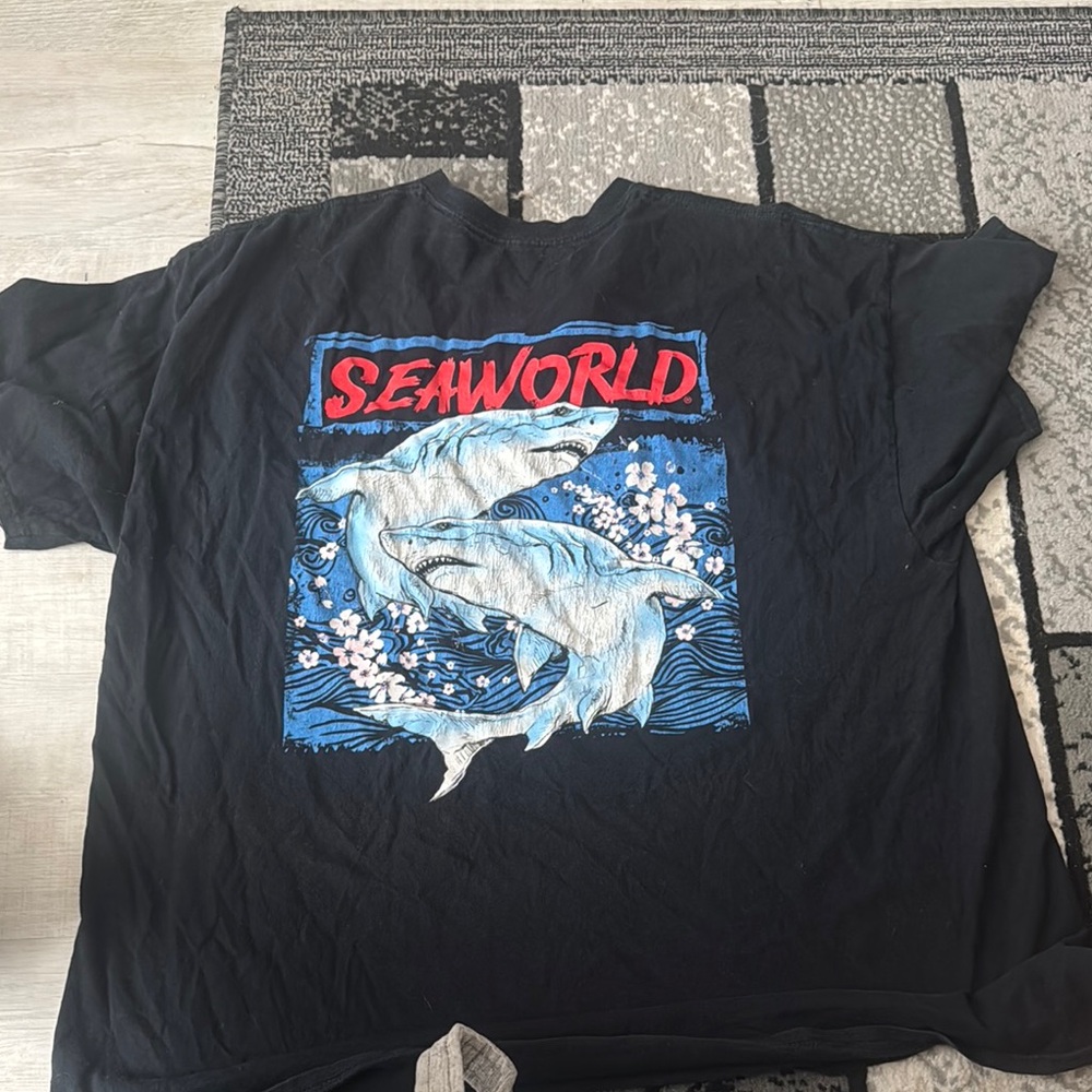 SeaWorld Black Graphic T-Shirt